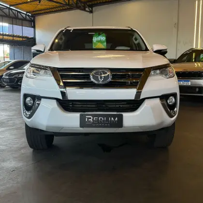 TOYOTA HILUX SW4 2017