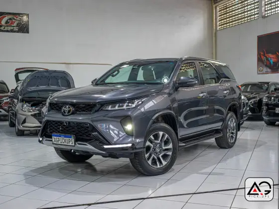 TOYOTA HILUX SW4 2022