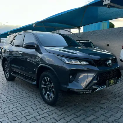 TOYOTA HILUX SW4 2024