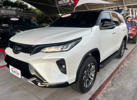 TOYOTA HILUX SW4 2024