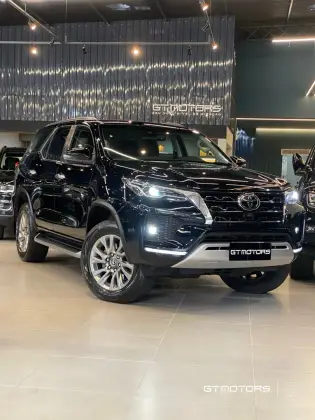 TOYOTA HILUX SW4 2023