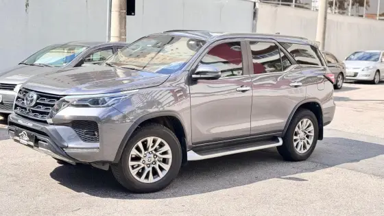 TOYOTA HILUX SW4 2024