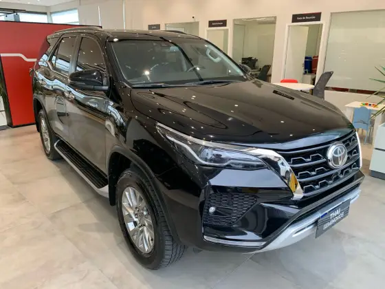 TOYOTA HILUX SW4 2024