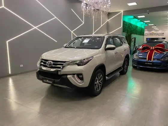 TOYOTA HILUX SW4 2019