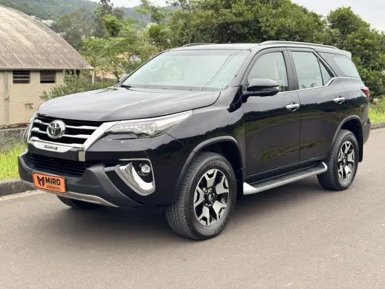 TOYOTA HILUX SW4 2020