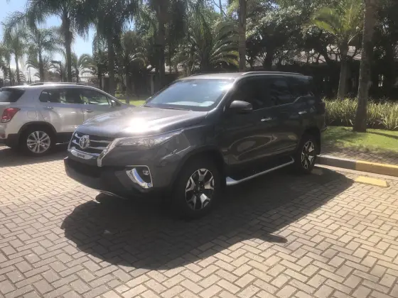 TOYOTA HILUX SW4 2020