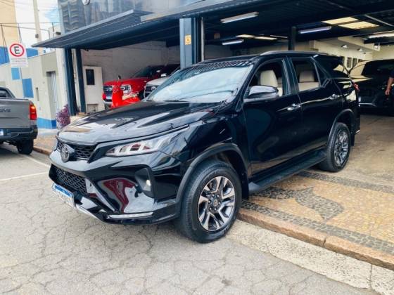 TOYOTA HILUX SW4 2023