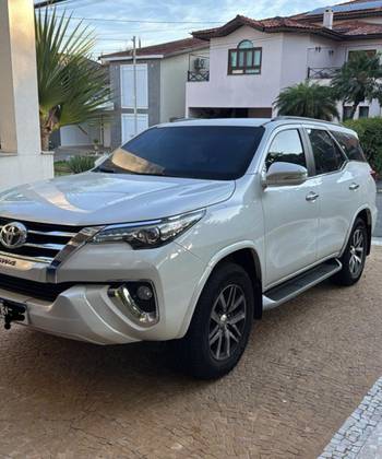 TOYOTA HILUX SW4 2017