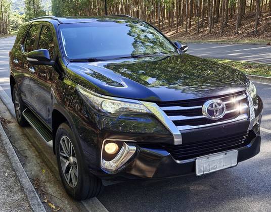 TOYOTA HILUX SW4 2017