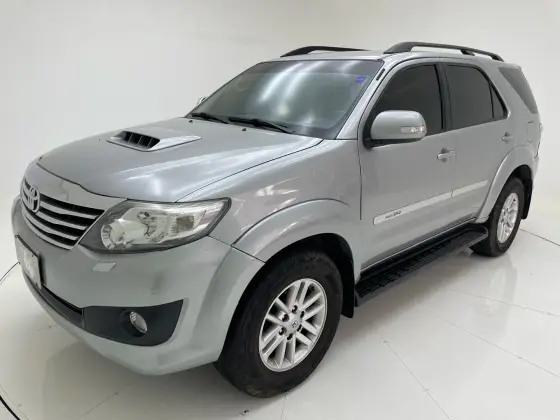 TOYOTA HILUX SW4 2015