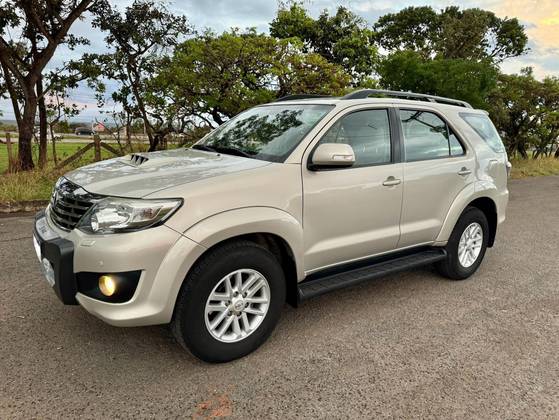 TOYOTA HILUX SW4 2014