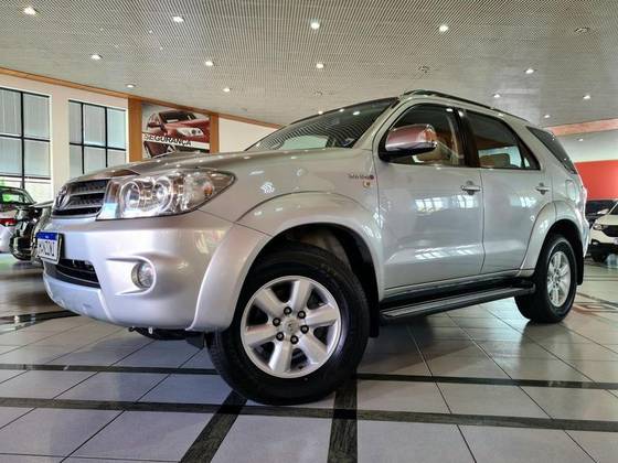 TOYOTA HILUX SW4 2011