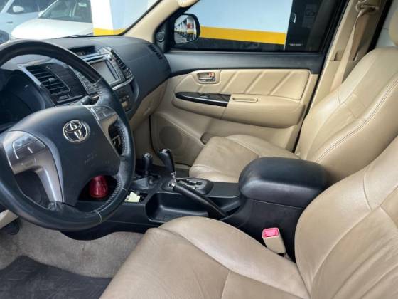 TOYOTA HILUX SW4 2014