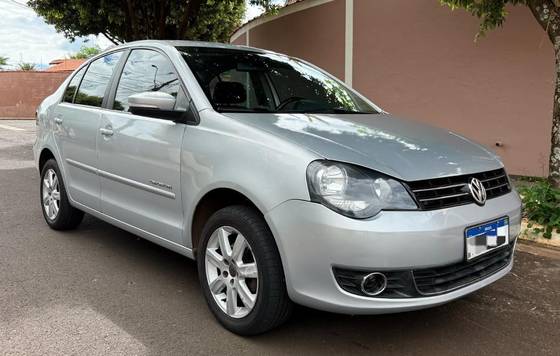 VOLKSWAGEN POLO SEDAN 2013