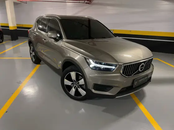 VOLVO XC40 2022