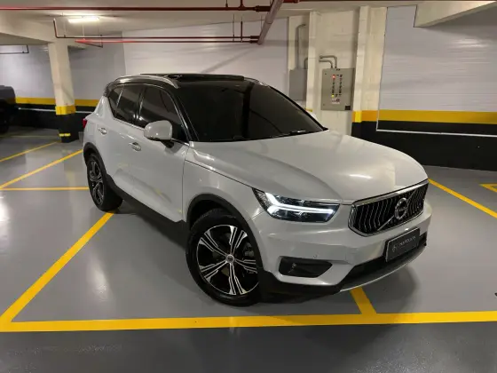 VOLVO XC40 2022