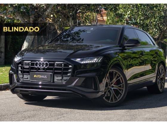 AUDI Q8 2023