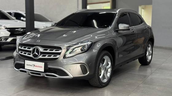 MERCEDES-BENZ GLA 200 2019