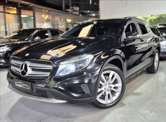 MERCEDES-BENZ GLA 200 2017