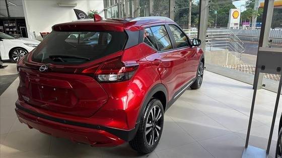 NISSAN KICKS PLAY 2025