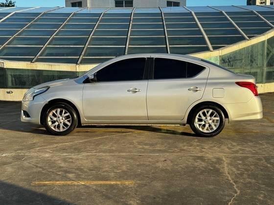 NISSAN VERSA 2017
