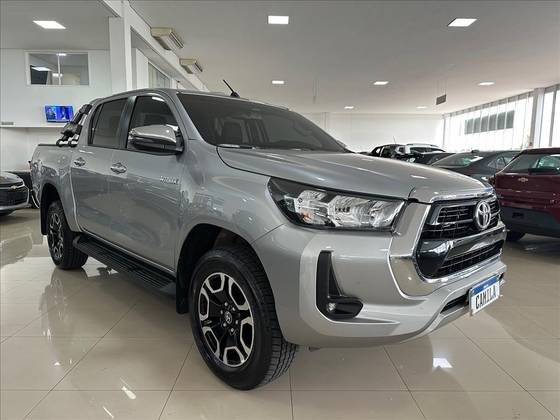 TOYOTA HILUX 2024