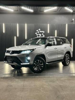 TOYOTA HILUX SW4 2024