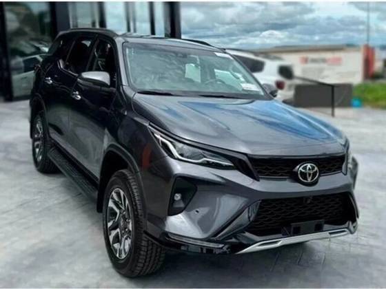 TOYOTA HILUX SW4 2025