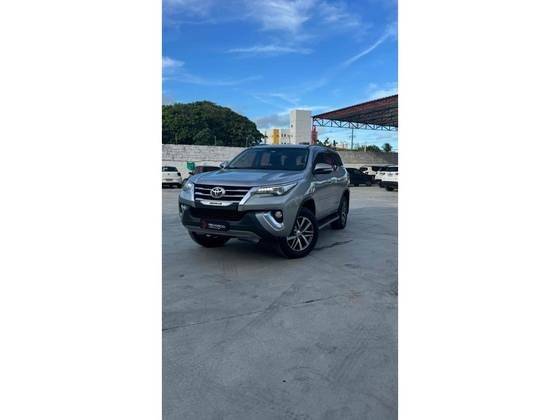 TOYOTA HILUX SW4 2016