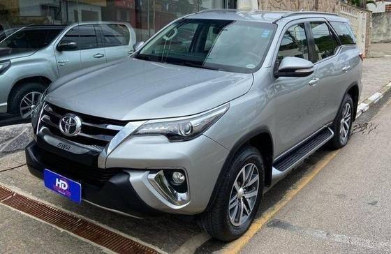 TOYOTA HILUX SW4 2017