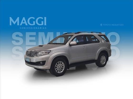 TOYOTA HILUX SW4 2015