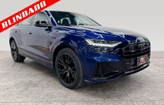 AUDI Q8 2020