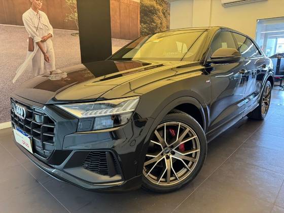 AUDI Q8 2022