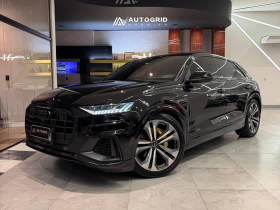 AUDI Q8 2022