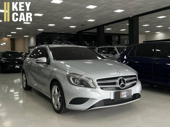 MERCEDES-BENZ A 200 2013