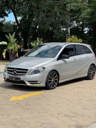 MERCEDES-BENZ B 200 2013