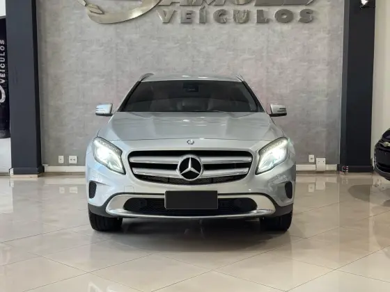 MERCEDES-BENZ GLA 200 2016