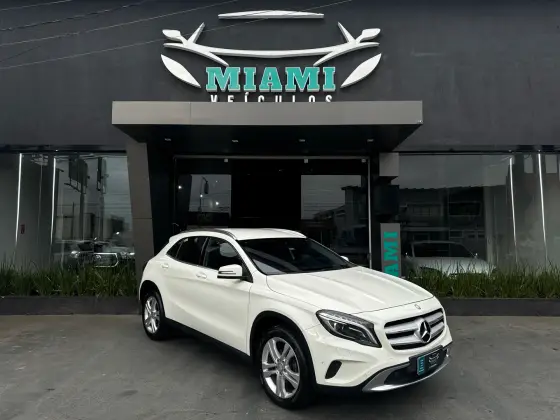 MERCEDES-BENZ GLA 200 2016