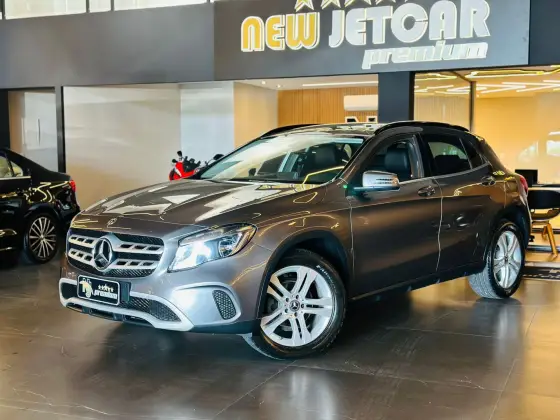 MERCEDES-BENZ GLA 200 2019