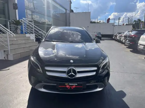 MERCEDES-BENZ GLA 200 2015