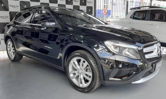 MERCEDES-BENZ GLA 200 2016