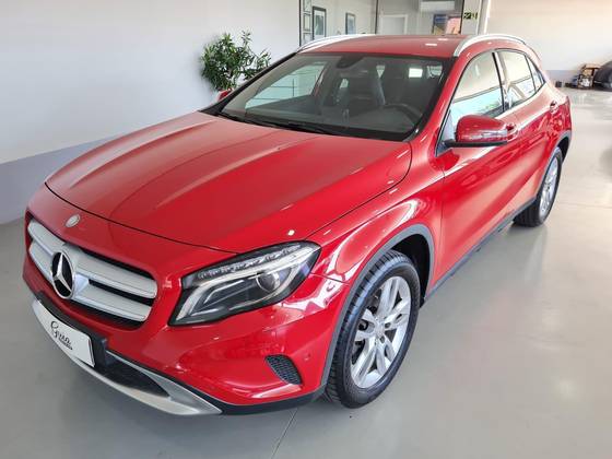 MERCEDES-BENZ GLA 200 2015