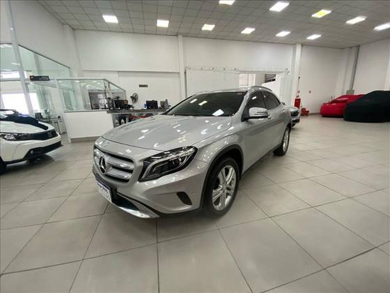 MERCEDES-BENZ GLA 200 2017