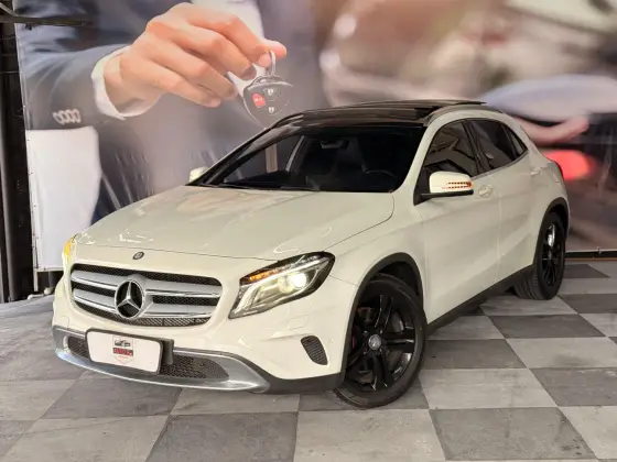 MERCEDES-BENZ GLA 250 2015