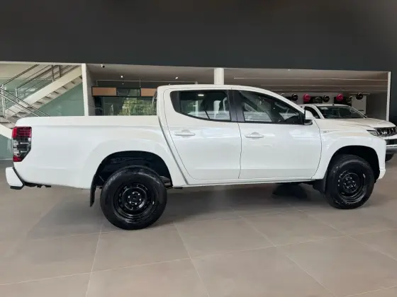 MITSUBISHI L200 TRITON 2024