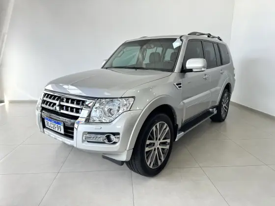 MITSUBISHI PAJERO FULL 2020