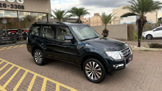 MITSUBISHI PAJERO FULL 2015