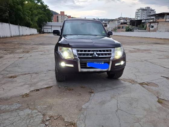 MITSUBISHI PAJERO FULL 2015