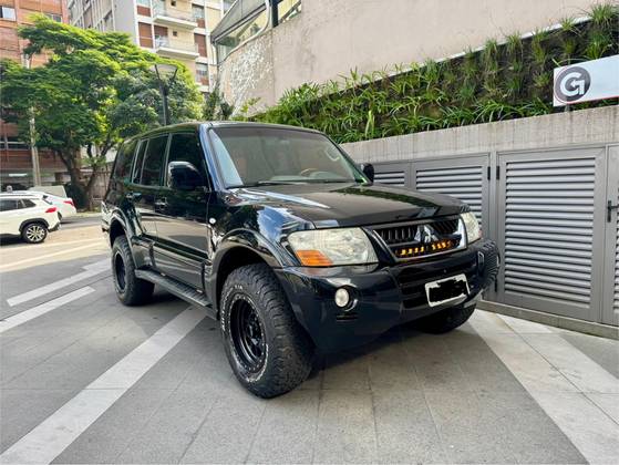 MITSUBISHI PAJERO FULL 2005