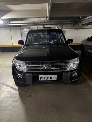 MITSUBISHI PAJERO FULL 2010